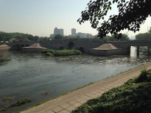 Hier trennen sich die Läufe des Tonghui-Flusses